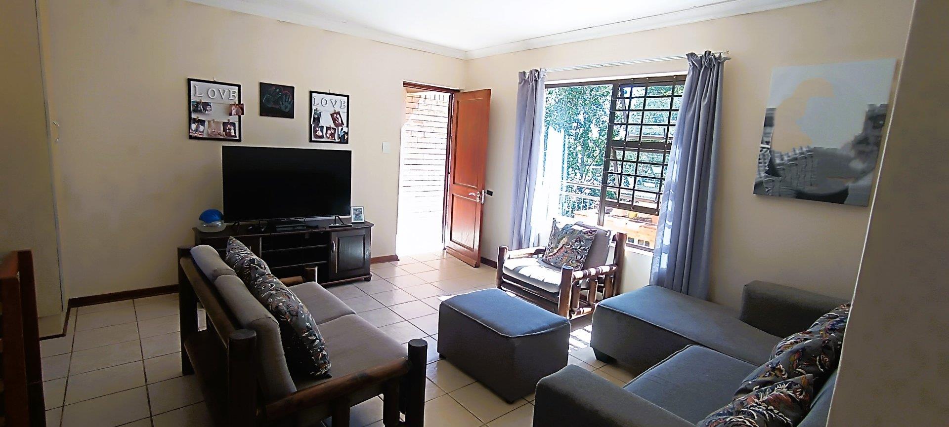 2 Bedroom Property for Sale in Langenhovenpark Free State